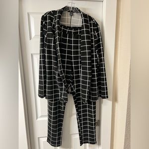 Shein 2 piece suit size XL/12 blk/wht window pane pattern